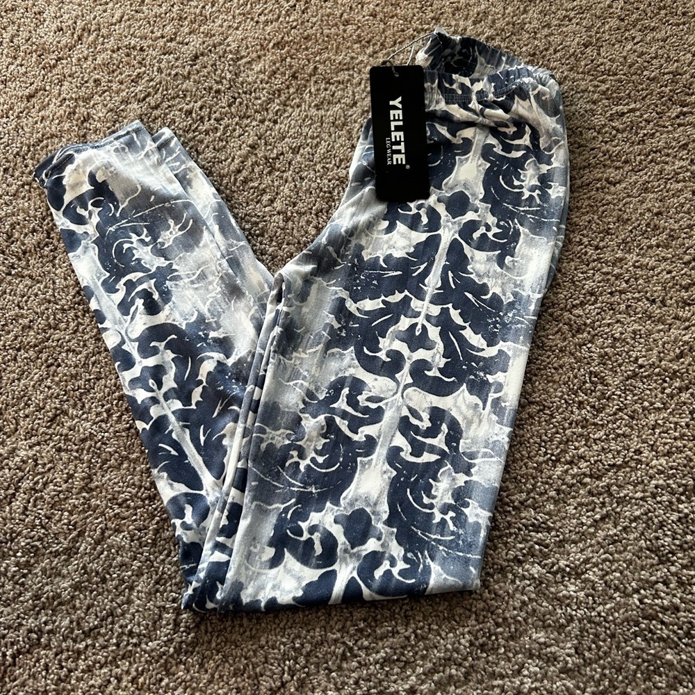 Yelete Leg Wear Women’s Leggings NWT
Size S